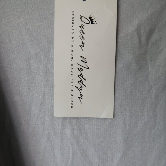 Queen Maddyn dressing gown. - Picture 12 of 13